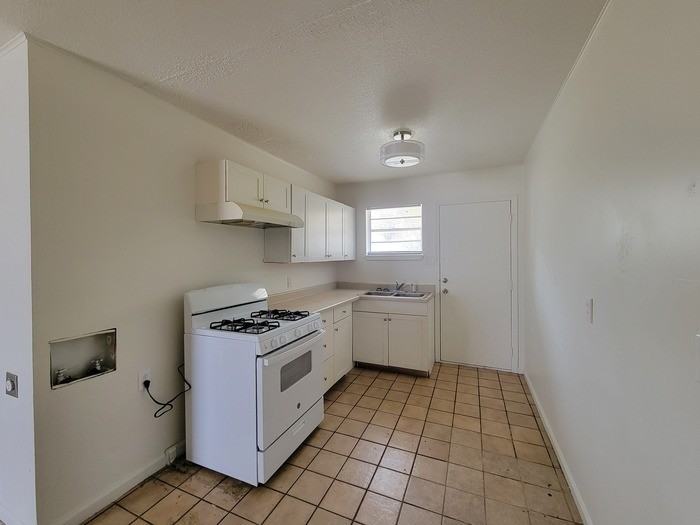 826 Jane Dr - Photo 3 of 6