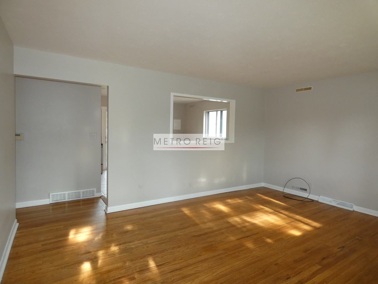 910 37th Street - Photo 3 of 9