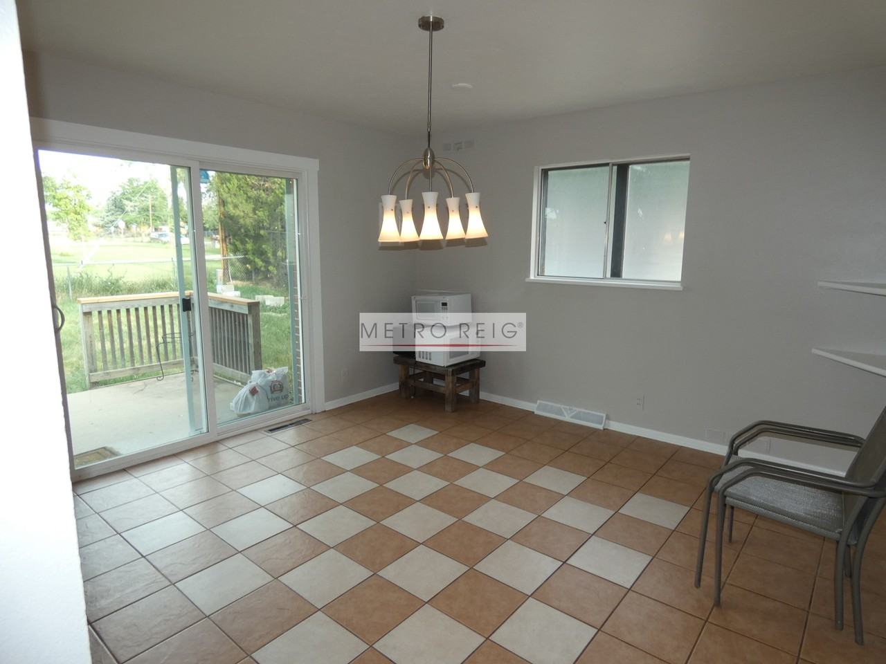 910 37th Street - Photo 5 of 9