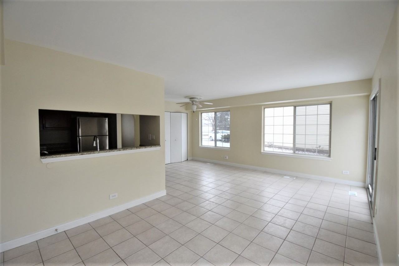 1549 Golden Oaks Pkwy - Photo 2 of 16