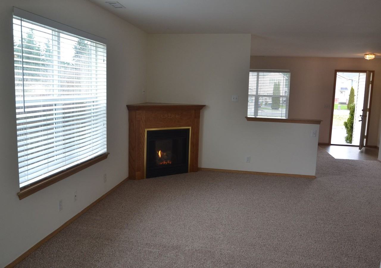 11516 209th St E - Photo 2 of 15