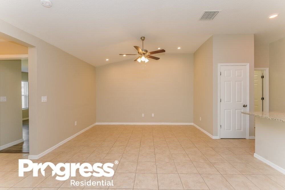 11206 Southern Cross Pl - Photo 3 of 16