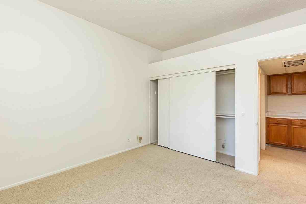 810 N Loara St - Photo 3 of 31