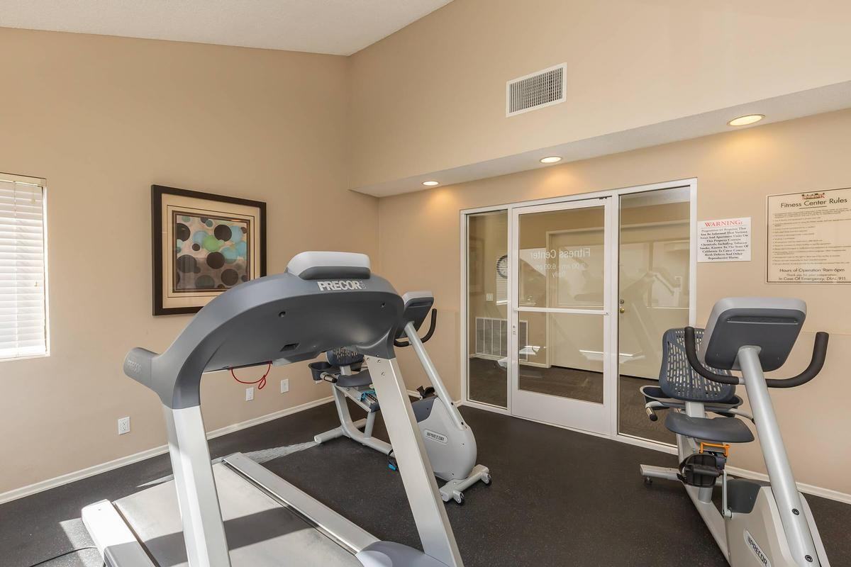 810 N Loara St - Photo 5 of 31