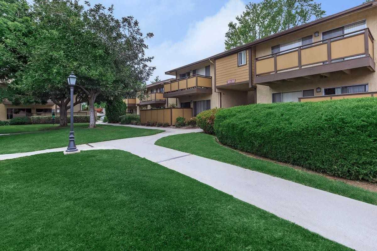 301 W Vineyard Ave - Photo 3 of 34