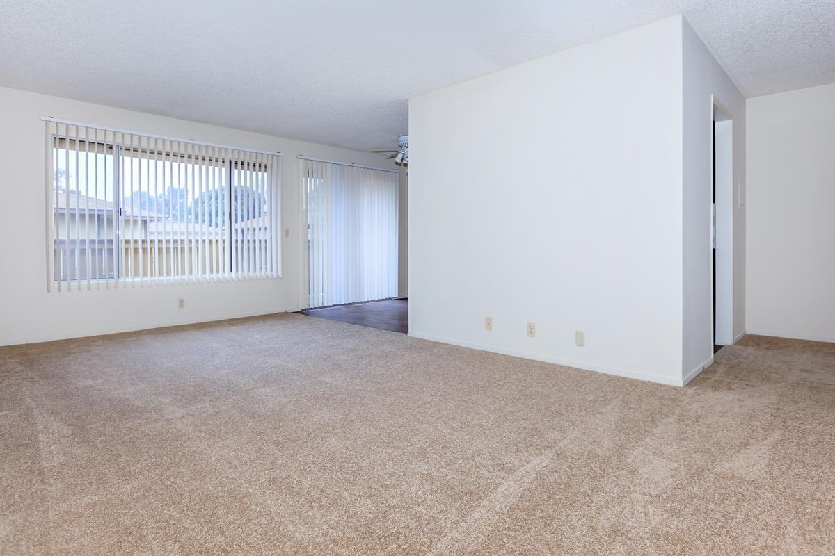 301 W Vineyard Ave - Photo 5 of 34