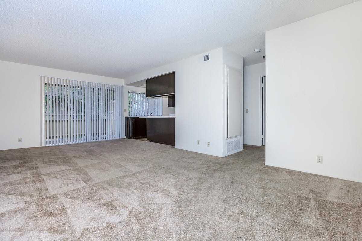 301 W Vineyard Ave - Photo 4 of 34