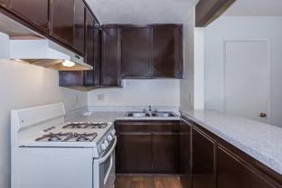 301 W Vineyard Ave - Photo 1 of 1