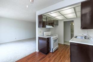 301 W Vineyard Ave - Photo 1 of 1