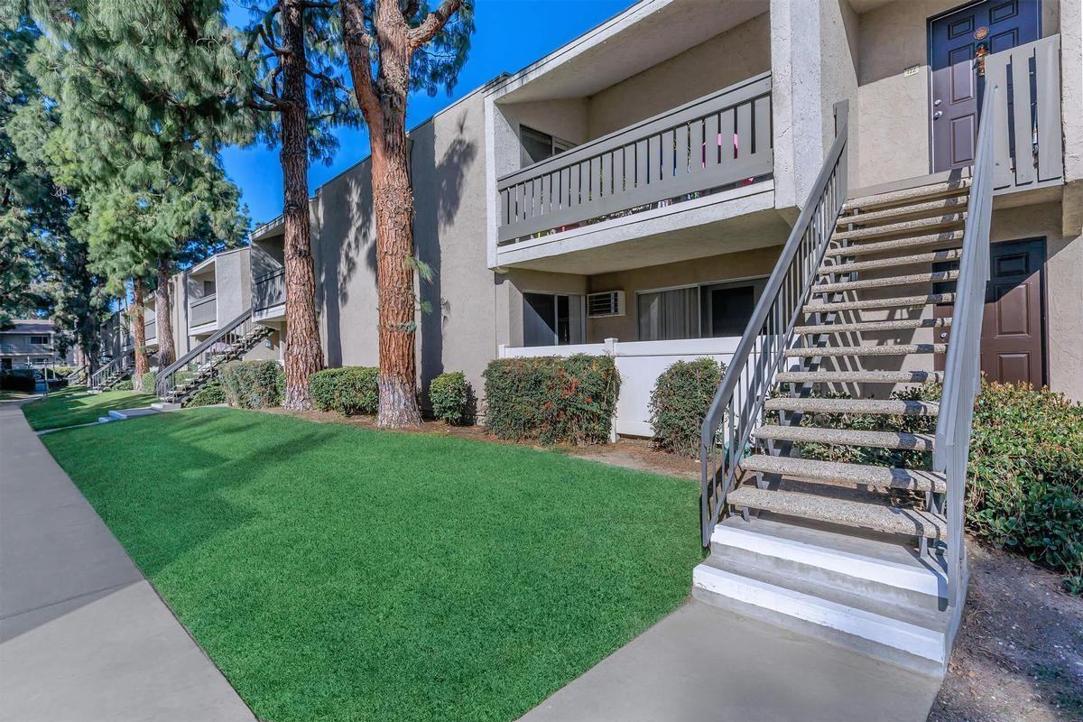 825 Tamarack Ave - Photo 2 of 14