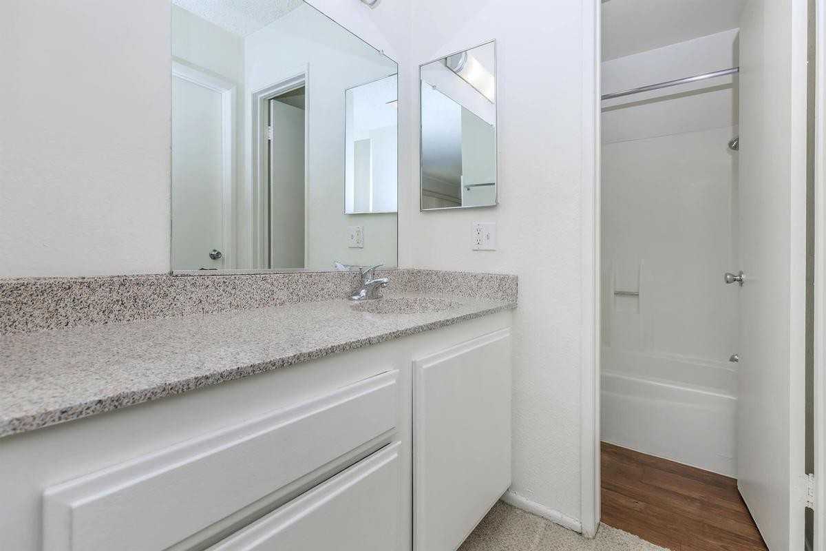 825 Tamarack Avenue - Photo 3 of 15