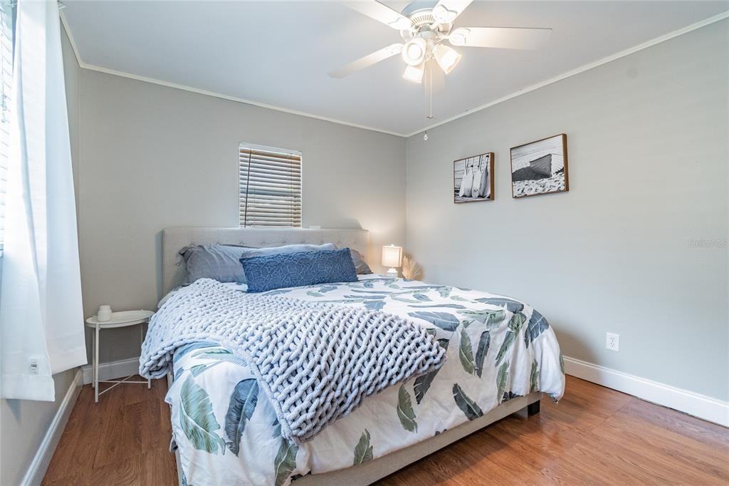 1827 Maryland Ave Ne - Photo 2 of 18