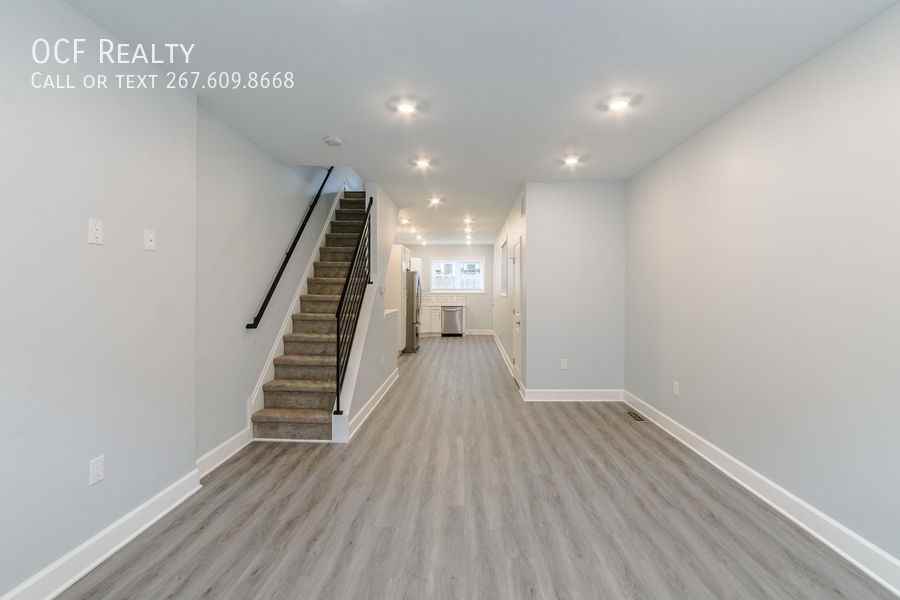 1017 Emily St - Photo 2 of 25