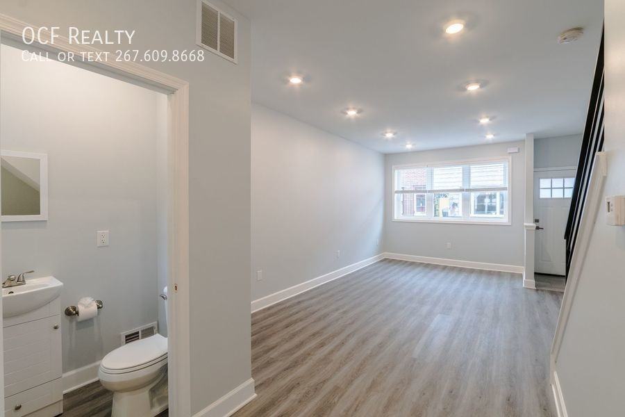 1017 Emily St - Photo 3 of 25