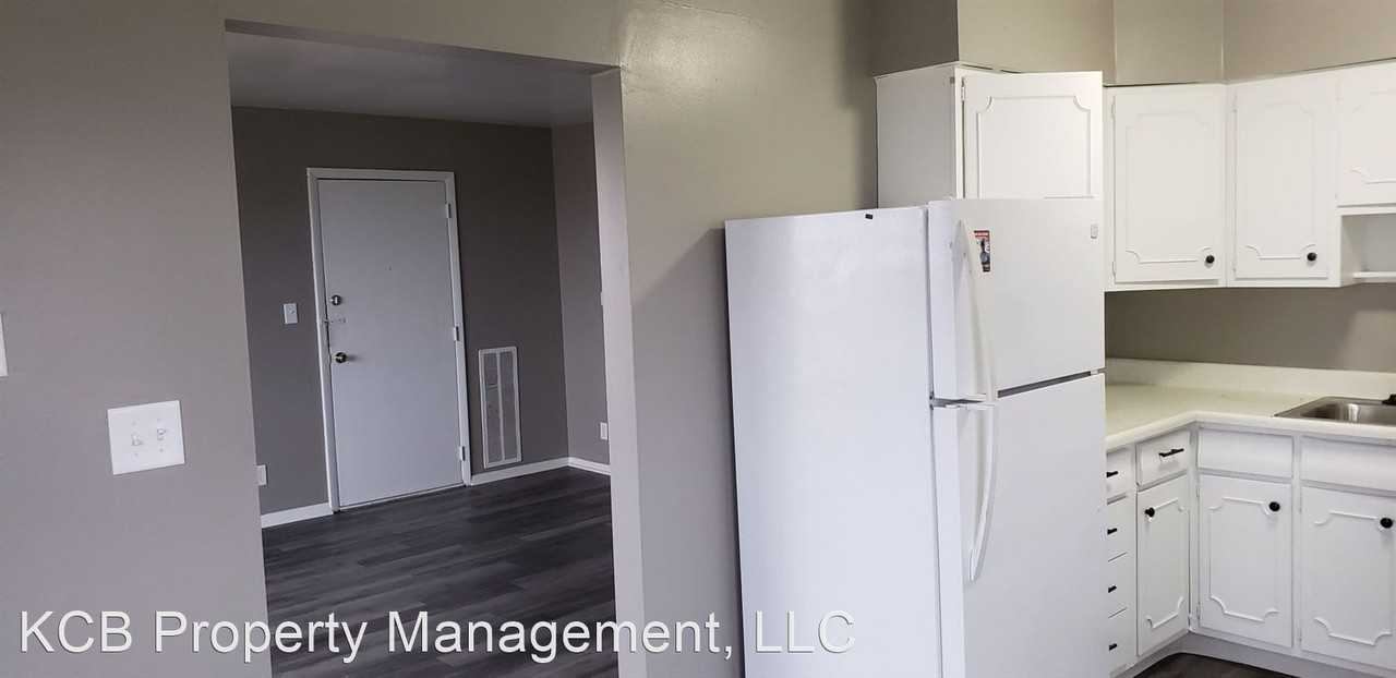2 townhomes/ 2 bedroom apartments - Photo 2 of 3