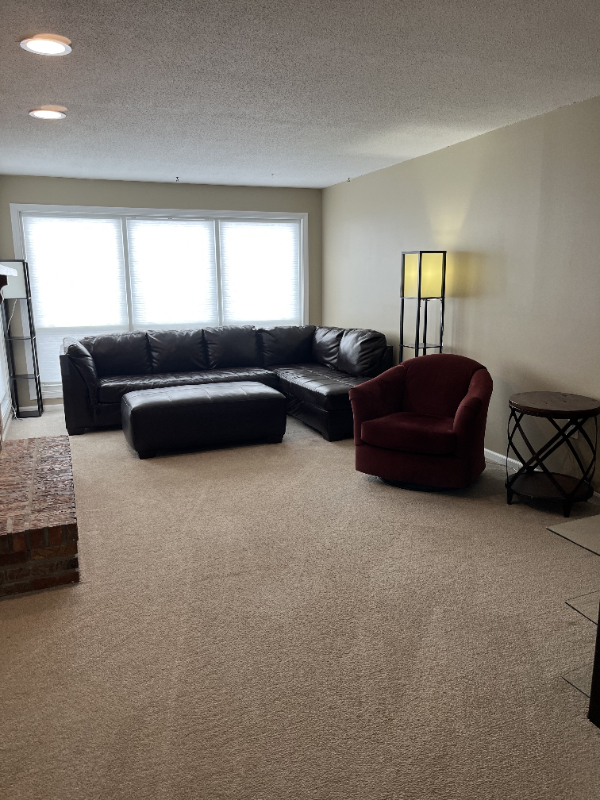 559 Malletts Bay Ave - Photo 4 of 23