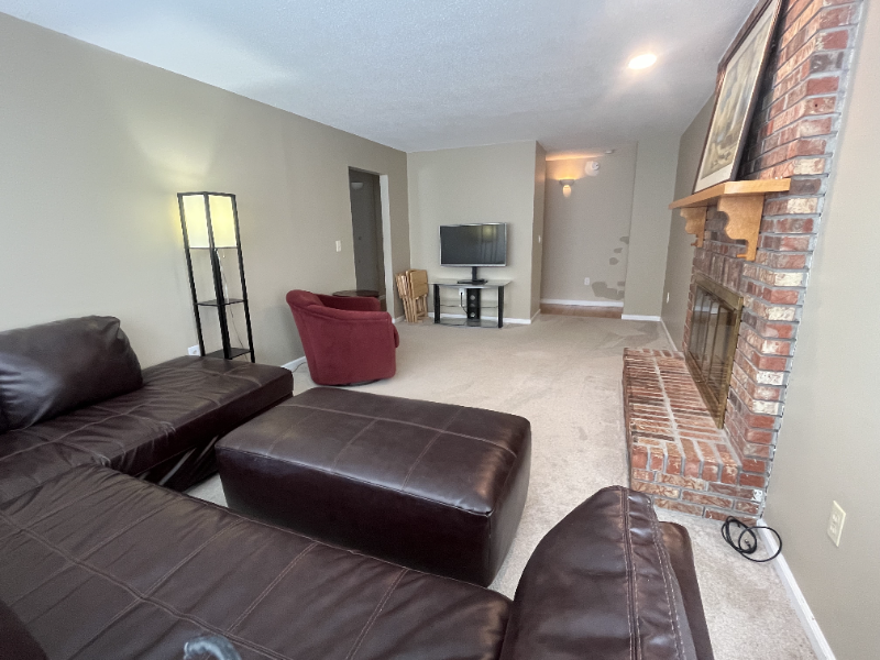 559 Malletts Bay Ave - Photo 2 of 23