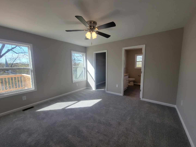 605 Frank St - Photo 6 of 12