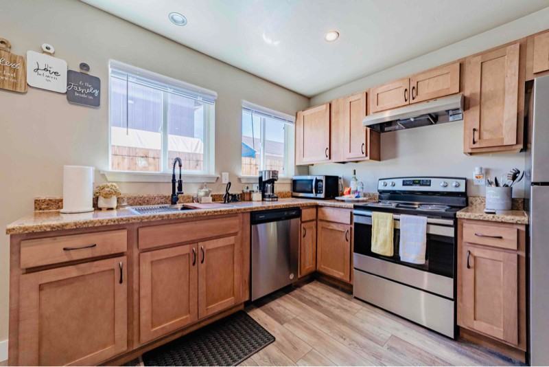 2408 Quaker St - Photo 5 of 6