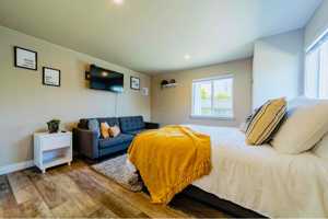 featured image of 2406 Quaker St