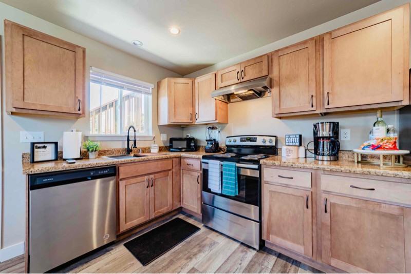 2406 Quaker St - Photo 2 of 6