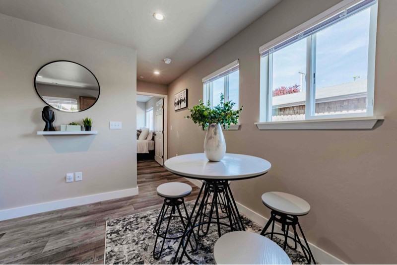 2406 Quaker St - Photo 3 of 6