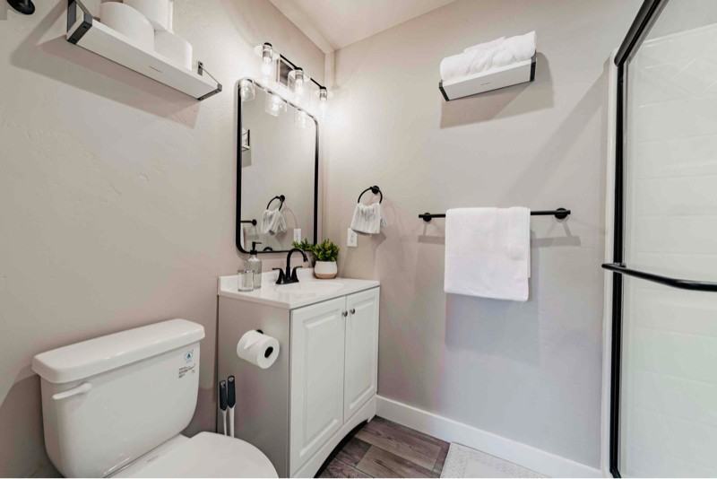 2406 Quaker St - Photo 4 of 6