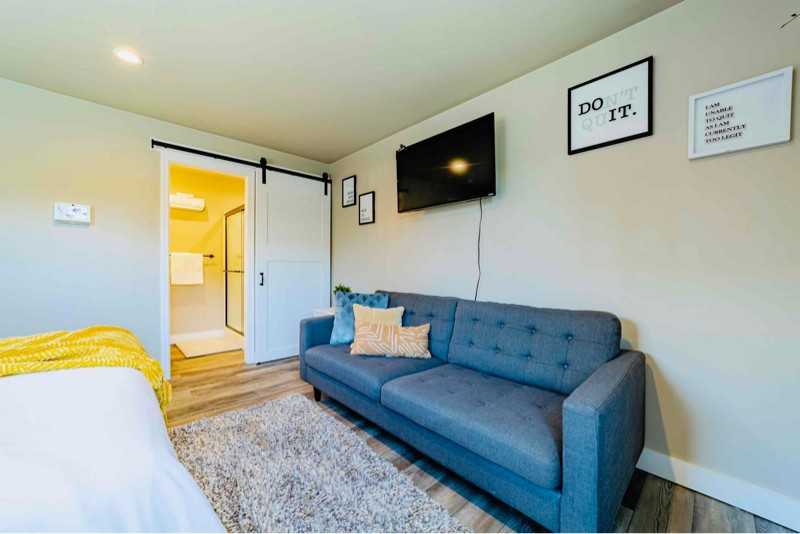 2406 Quaker St - Photo 5 of 6