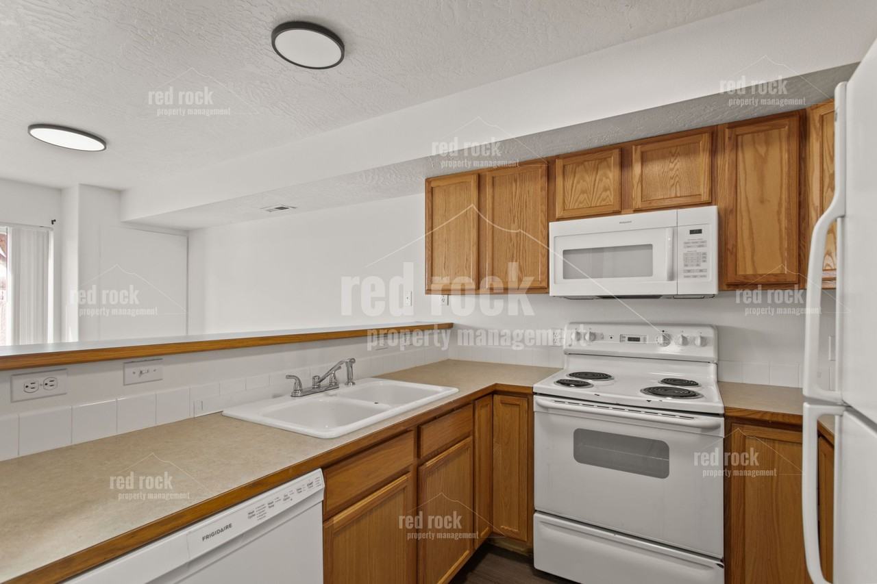 4935 N Jasmine Ln #1 - Photo 5 of 18