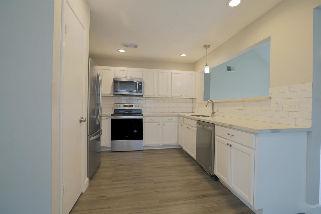 2825 Hickory Limb Ct #2825 - Photo 3 of 32