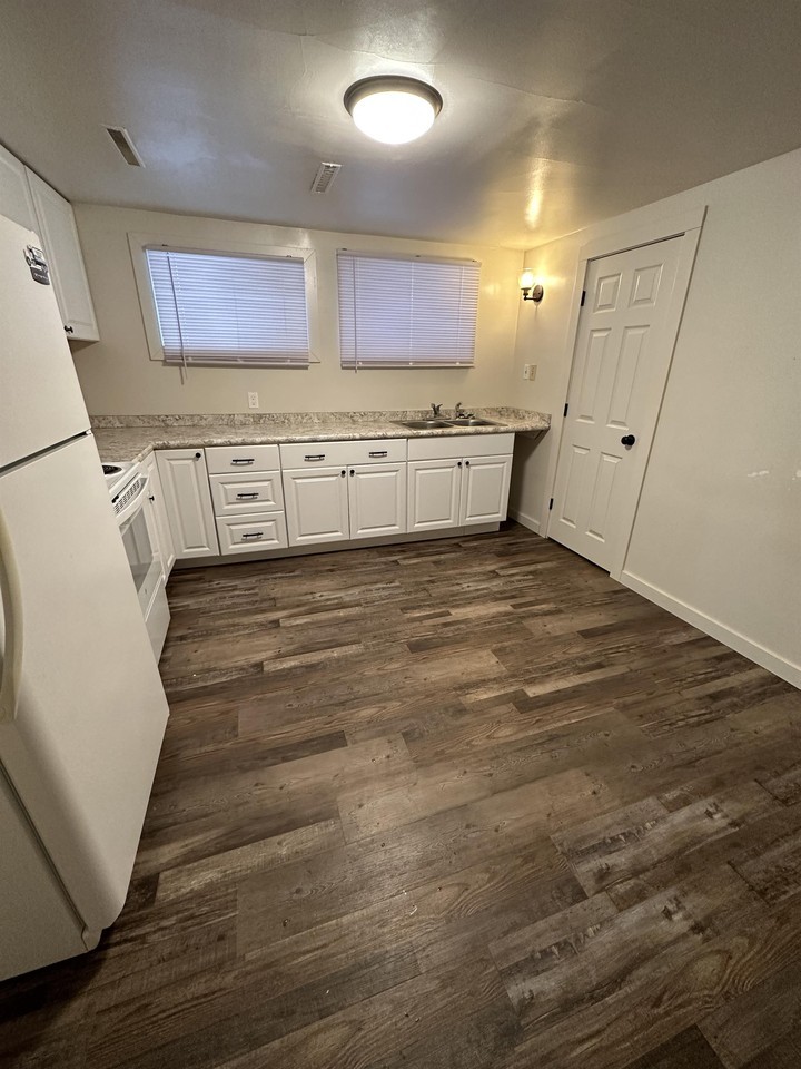 1106 35th St S Lowr - Photo 4 of 12