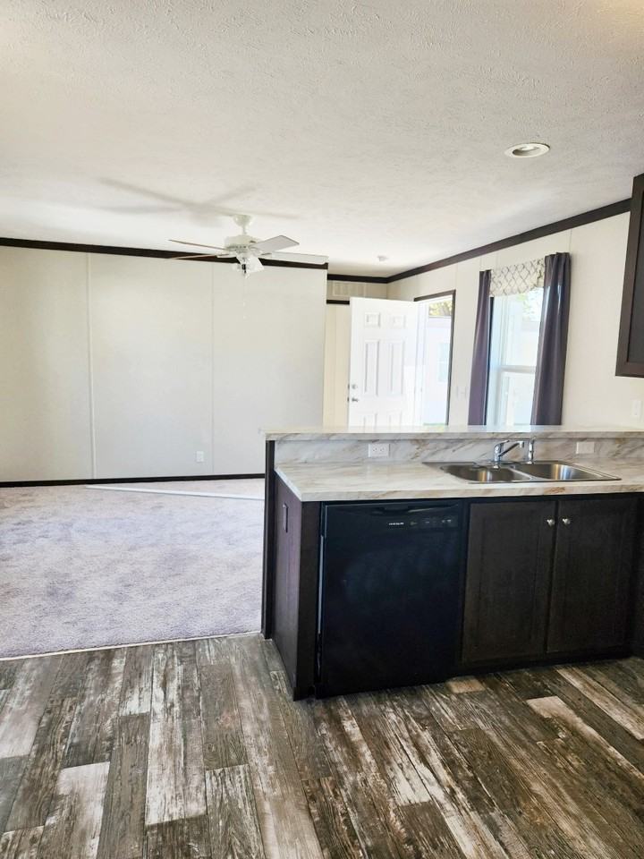 925 E Liberty Ln #40 - Photo 2 of 3