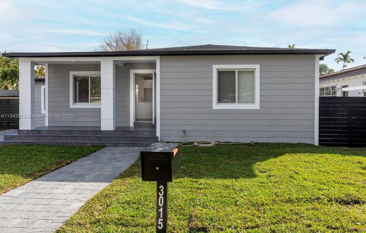 3015 Sw 69th Ave - Photo 2 of 24