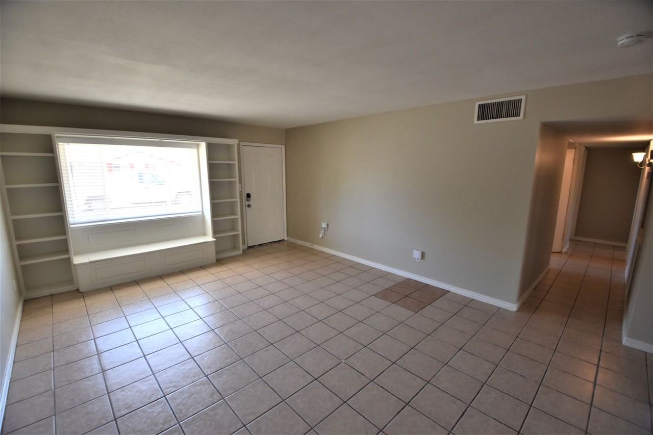 4122 W Echo Ln - Photo 2 of 12