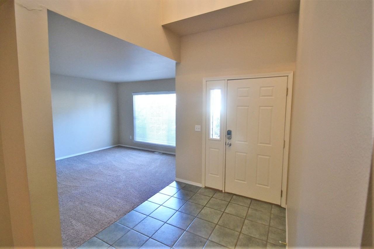 3323 125th Ave Ne - Photo 2 of 20