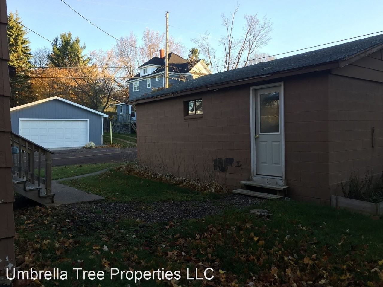 1149 Summit St - Photo 2 of 24