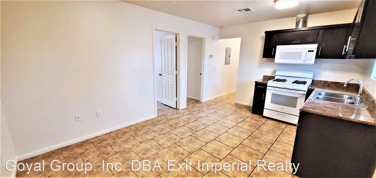 942 E St. - Photo 2 of 17