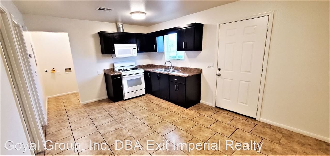 942 E St. - Photo 3 of 17