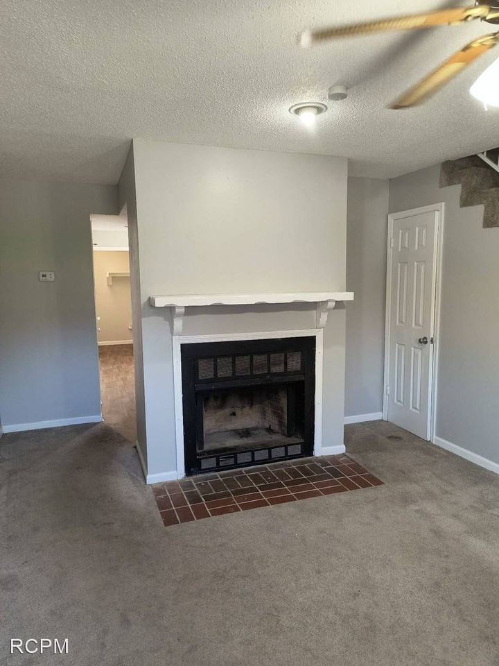 2613 Wynterhall Road SE - Photo 3 of 12