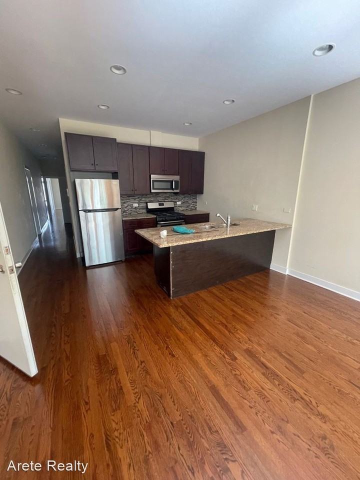 3128 W WALTON ST - Photo 2 of 10