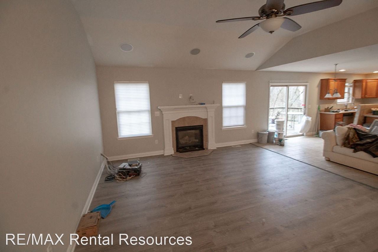 2644 Dewey Ln - Photo 3 of 33