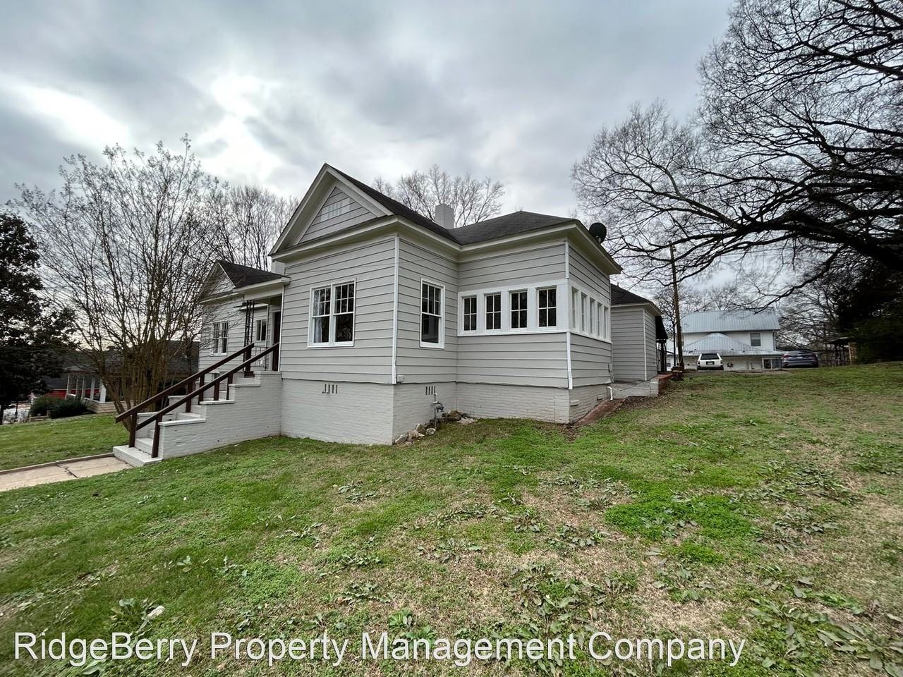 3418 Maple Rd Se - Photo 2 of 34