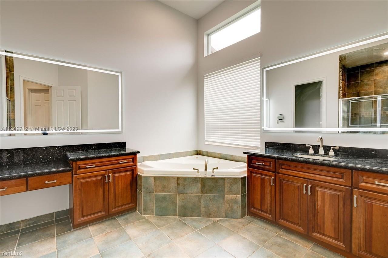 15256 Sw 37th St - Photo 3 of 11