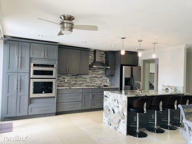 1471 Nw 103rd Ave - Photo 2 of 9