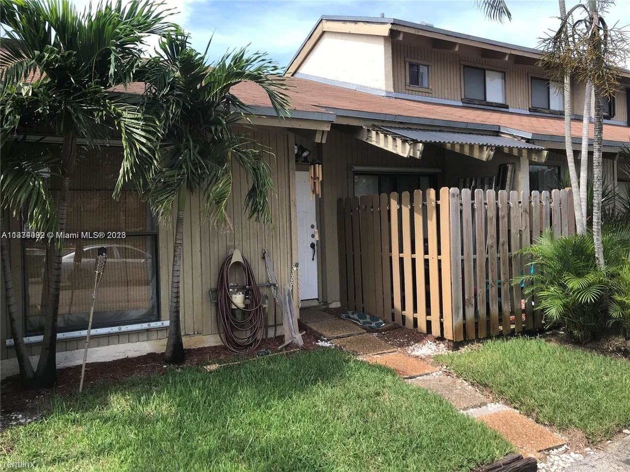 8051 Sw 21st Ct - Photo 2 of 5