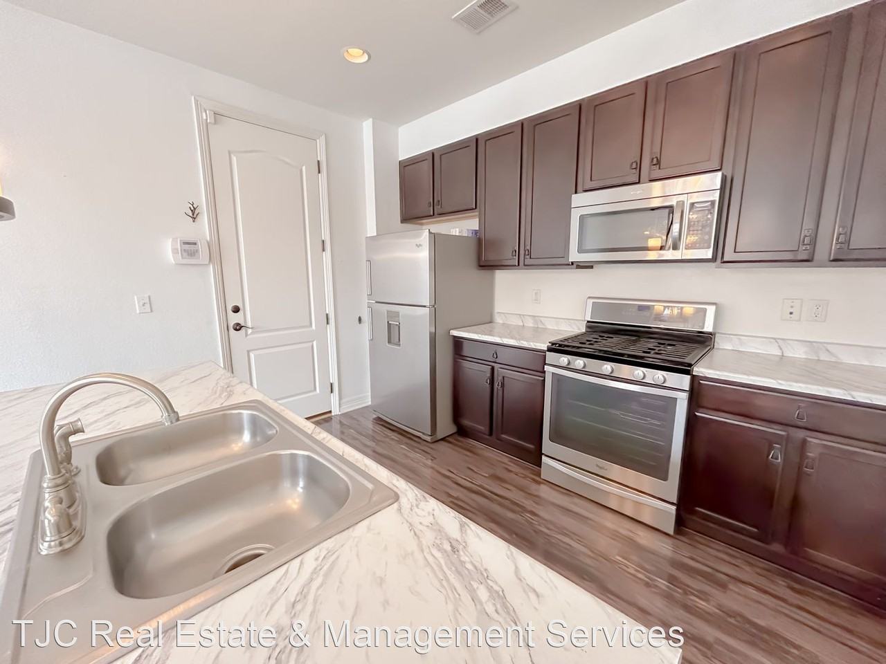 2846 Iola St - Photo 3 of 16