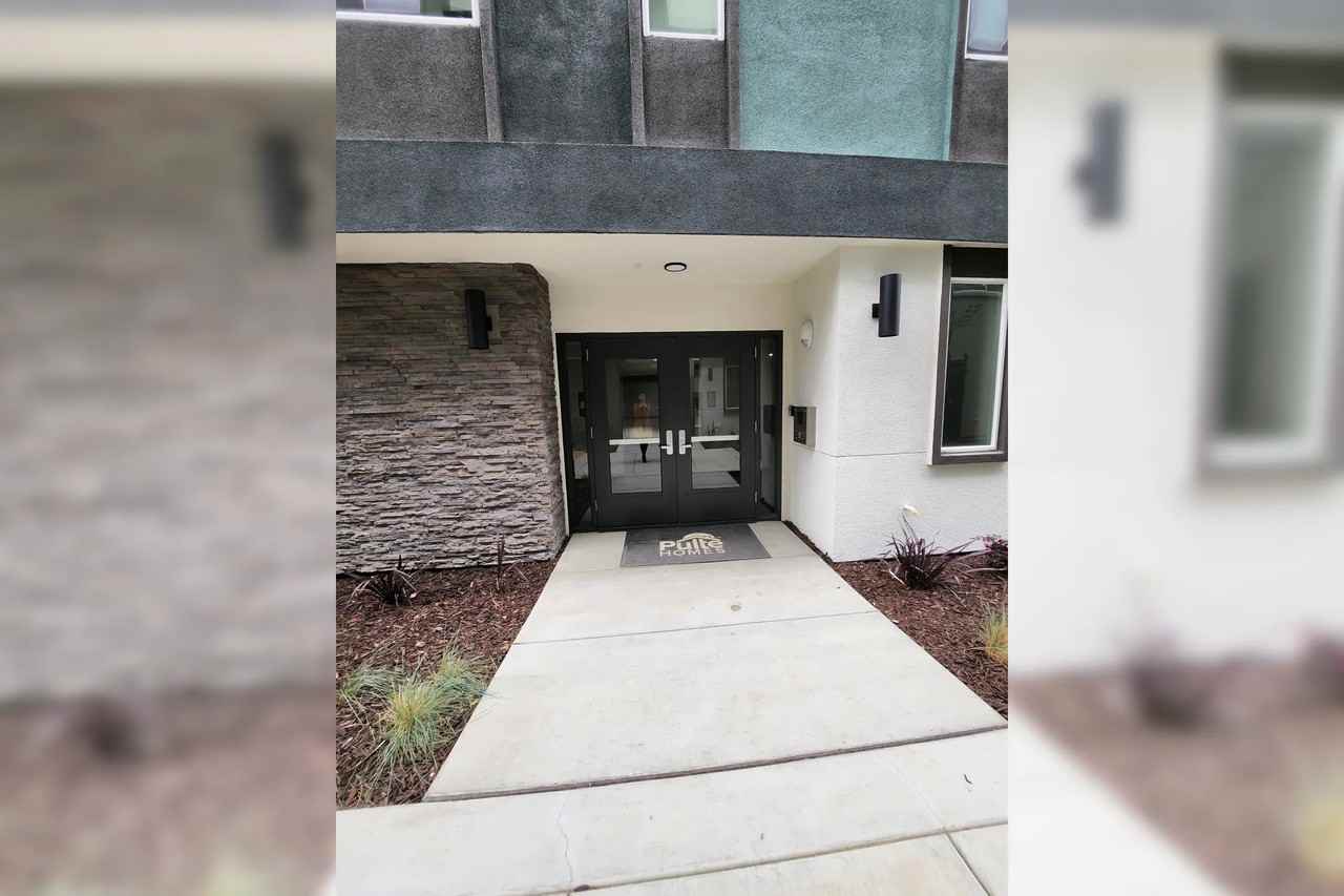 3208 Mallard Ct - Photo 2 of 30