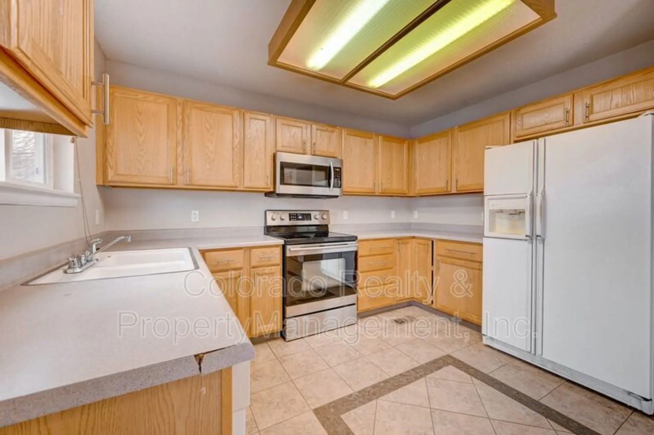 17624 Peyton Dr - Photo 3 of 45