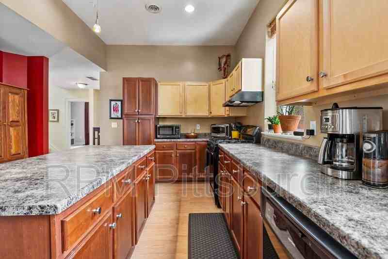 228 N Fairmount St - Photo 2 of 35