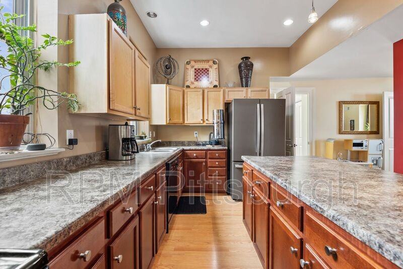 228 N Fairmount St - Photo 3 of 35